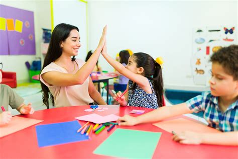 幼稚園教諭 求人：未来の子どもたちを育てる冒険の始まり