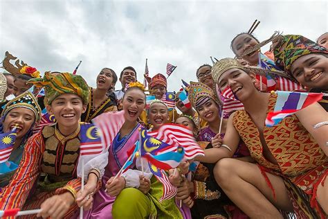 Linguistic Landscapes and Ethnic Identities in Malaysia: A Symphony of Tongues and Traditions